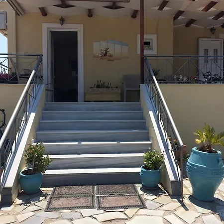 Anett 엘라포니소스